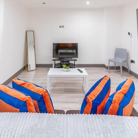 Cosy 2 Bedroom Flat In Bradford, On Street Parking *