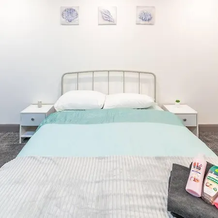 Cosy 2 Bedroom Flat In Bradford, On Street Parking *