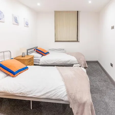 Cosy 2 Bedroom Flat In Bradford, On Street Parking